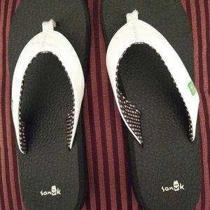 Sanuk Flip Flops